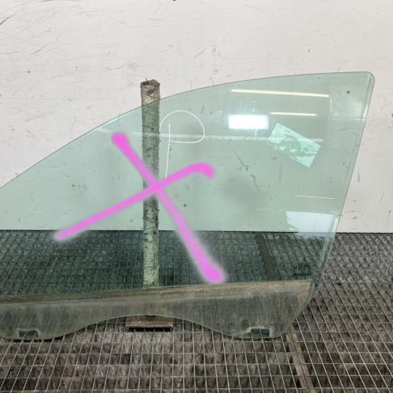 Vitre avant gauche MERCEDES CLASSE E 211 Photo n°1