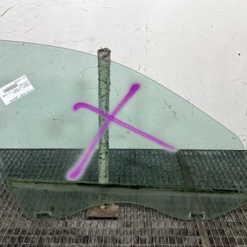 Vitre avant gauche MERCEDES CLASSE E 211 Photo n°4