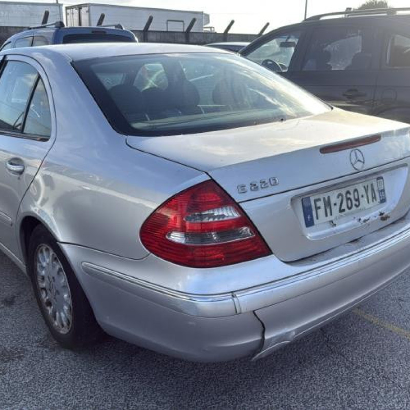 Vitre avant gauche MERCEDES CLASSE E 211 Photo n°8