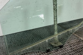 Vitre avant gauche OPEL VIVARO 3