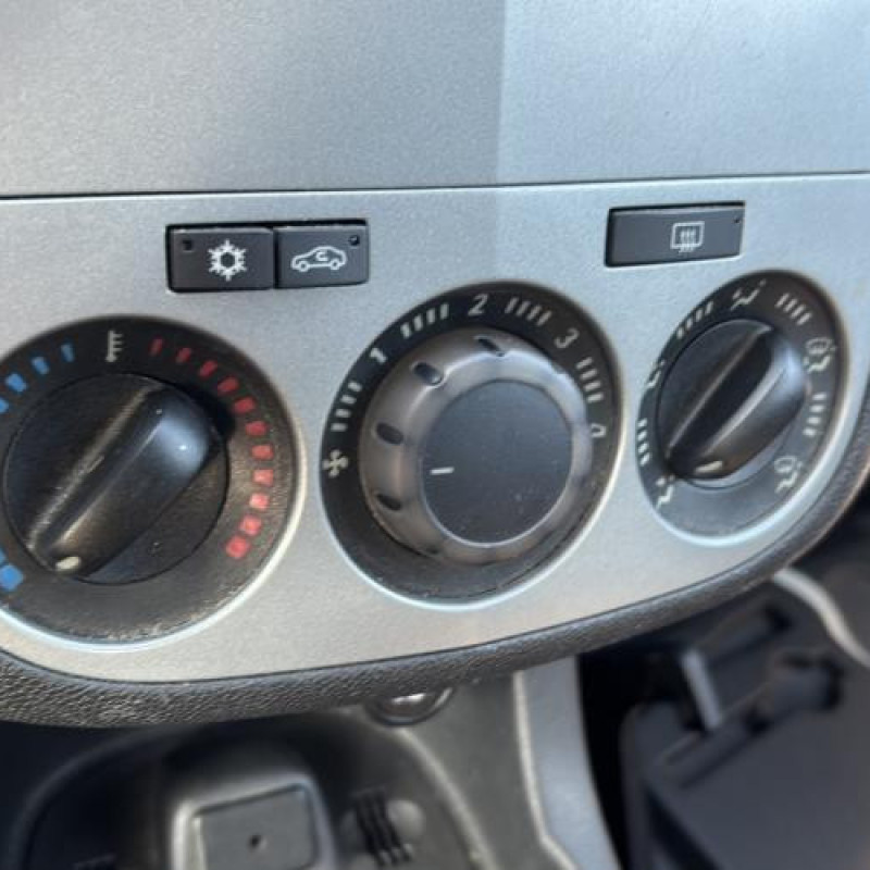 Bouton de coffre OPEL CORSA D Photo n°17