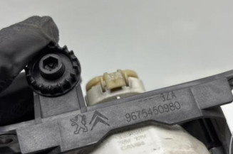 Anti brouillard gauche (feux) PEUGEOT 208 1