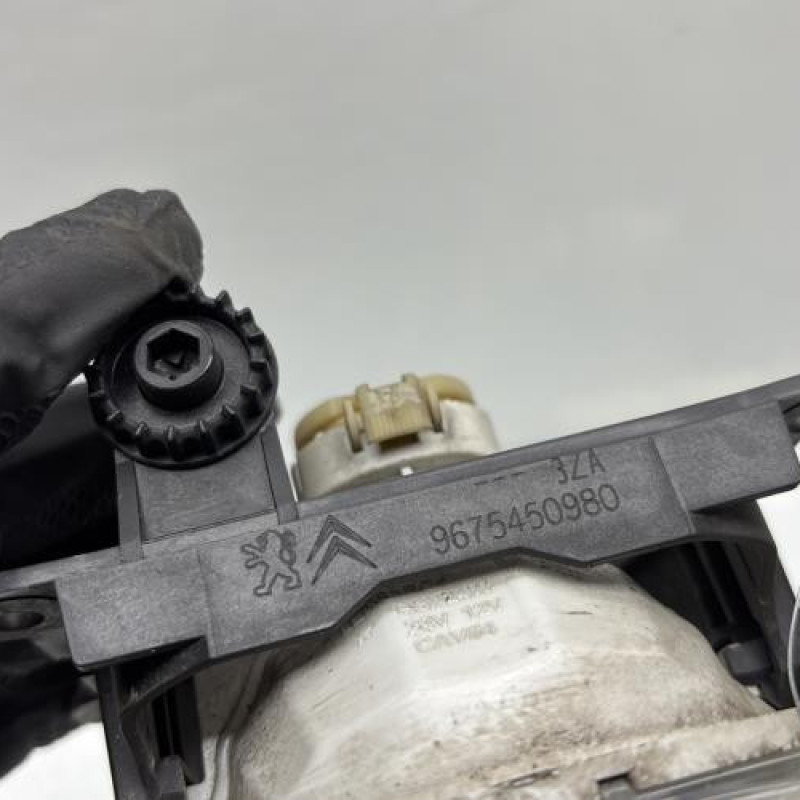 Anti brouillard gauche (feux) PEUGEOT 208 1 Photo n°4