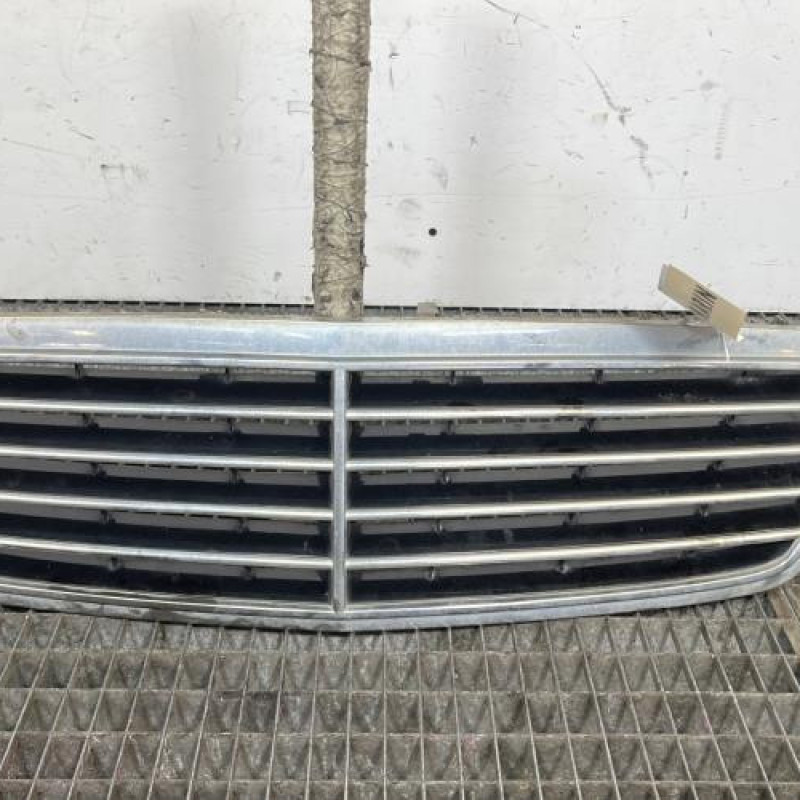 Calandre MERCEDES CLASSE C 203 Photo n°1