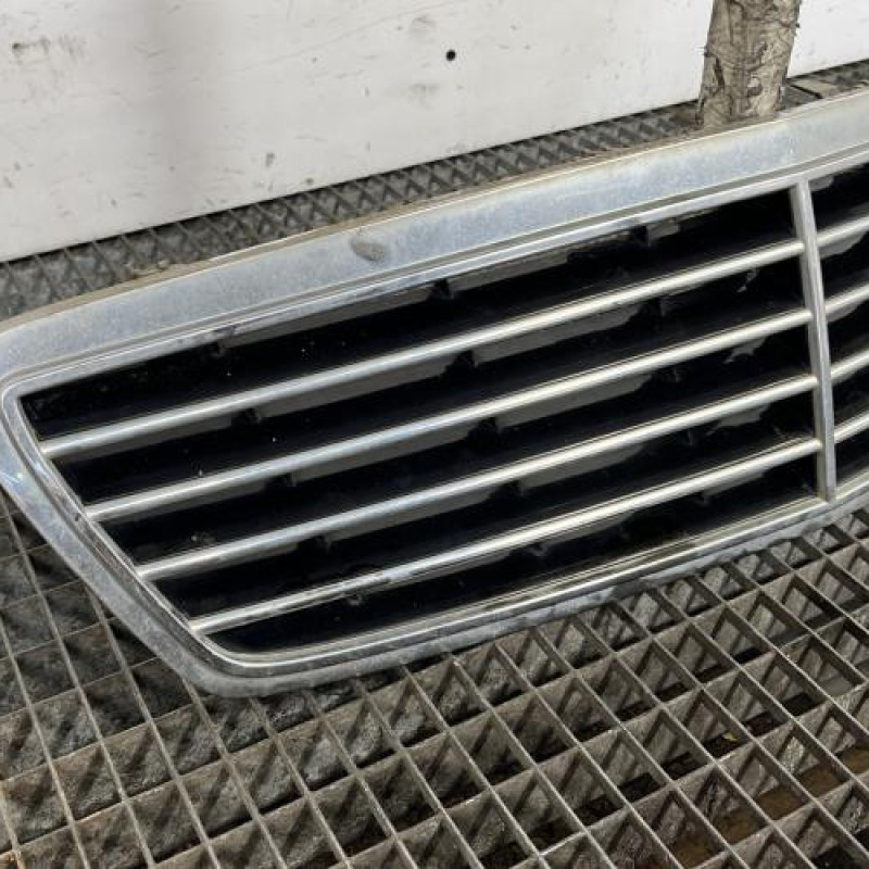 Calandre MERCEDES CLASSE C 203 Photo n°2