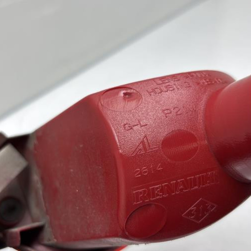 Anti brouillard arriere gauche RENAULT CLIO 3 Photo n°3