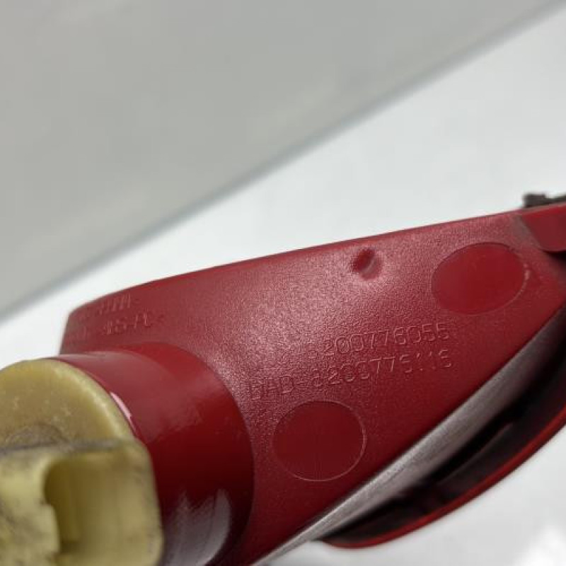 Anti brouillard arriere gauche RENAULT CLIO 3 Photo n°4