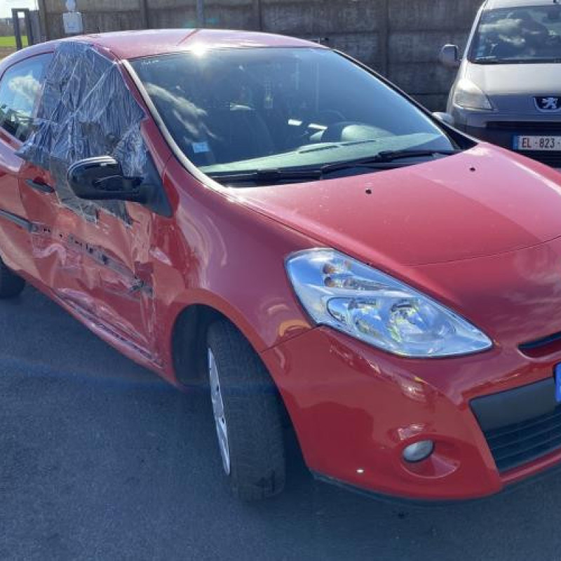 Anti brouillard arriere gauche RENAULT CLIO 3 Photo n°7