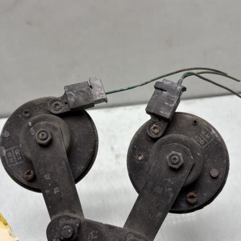 Avertisseur/Klaxon TOYOTA AVENSIS 3 Photo n°3