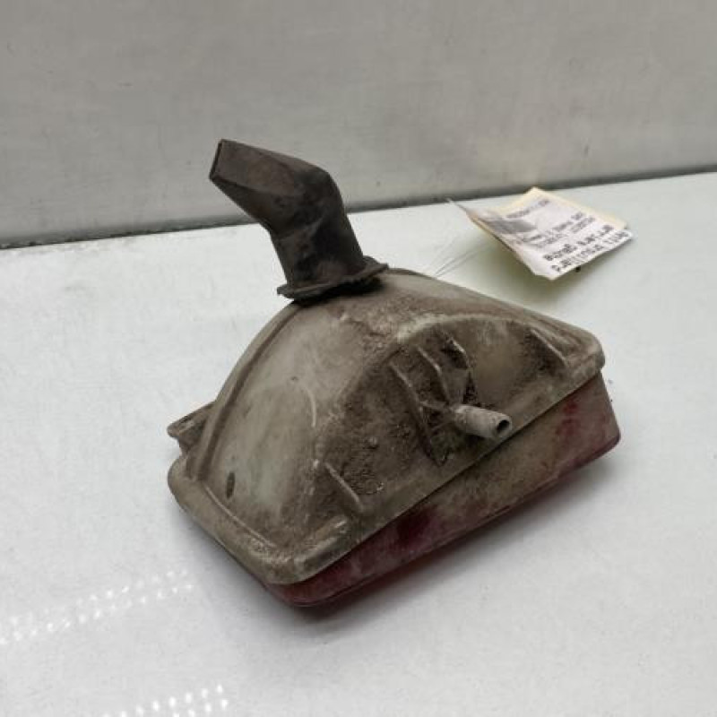 Anti brouillard arriere gauche PEUGEOT 205 Photo n°3