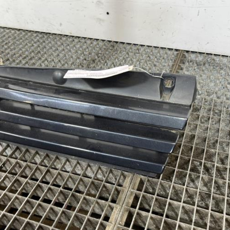 Calandre PEUGEOT 205 Photo n°3