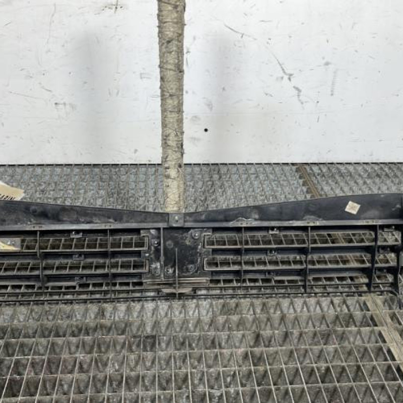 Calandre PEUGEOT 205 Photo n°4