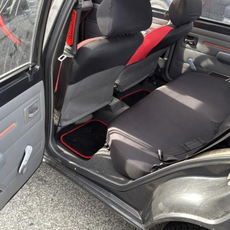 Calandre PEUGEOT 205 Photo n°19