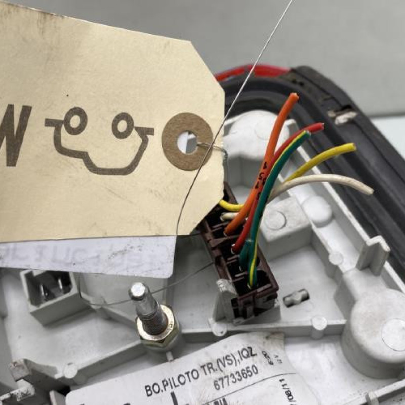 Feu arriere principal gauche (feux) PEUGEOT 205 Photo n°3