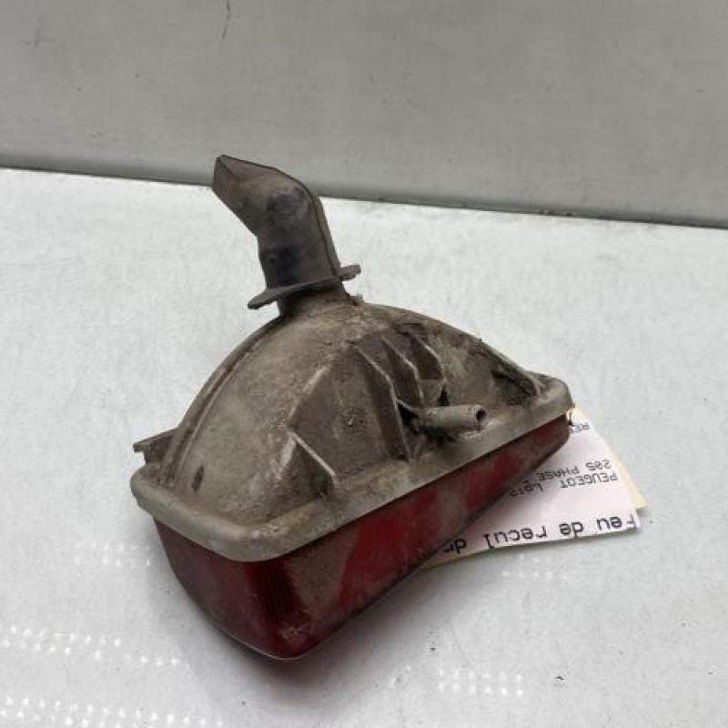 Feu de recul droit PEUGEOT 205 Photo n°3