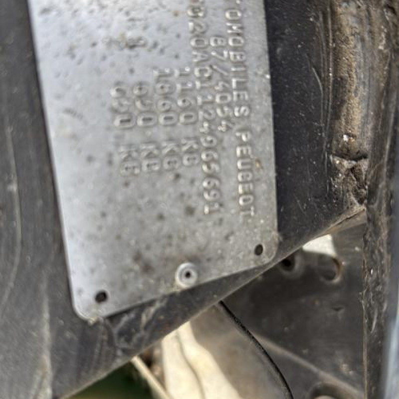 Bouton de warning PEUGEOT 205 Photo n°16