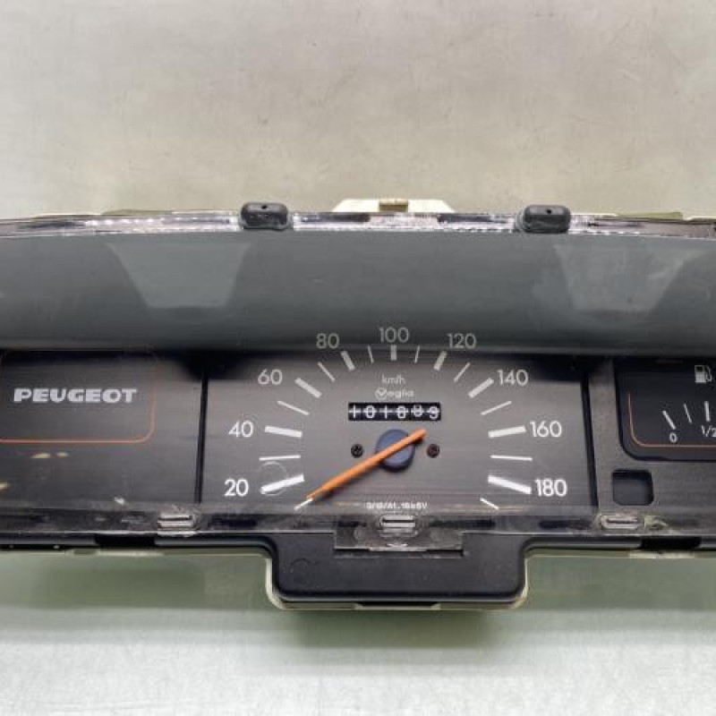 Compteur PEUGEOT 205 Photo n°1