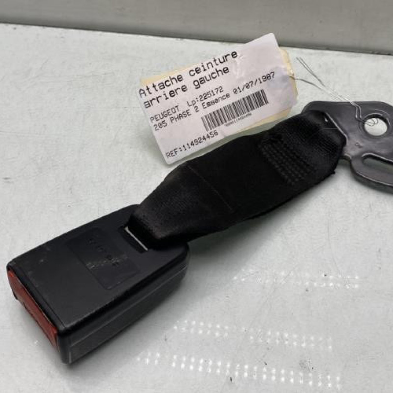 Attache ceinture arriere gauche PEUGEOT 205 Photo n°2