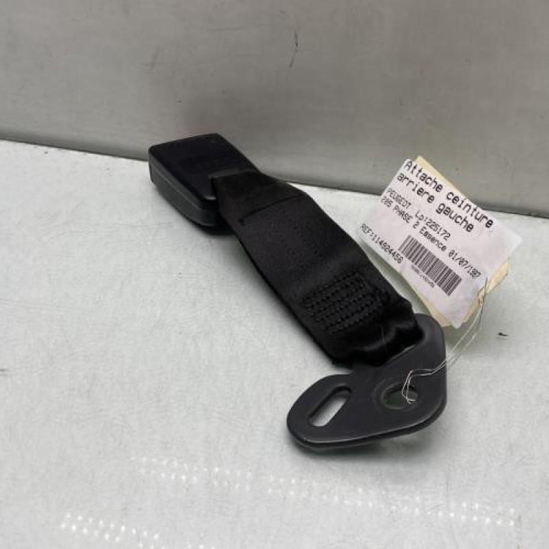 Attache ceinture arriere gauche PEUGEOT 205 Photo n°3
