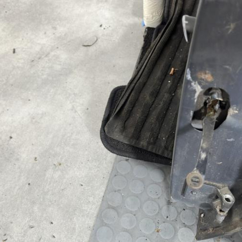 Porte avant gauche PEUGEOT 205 Photo n°4