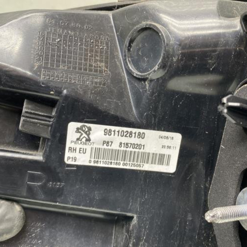 Feu arriere principal droit (feux) PEUGEOT 5008 2 Photo n°4