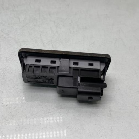 Bouton de coffre PEUGEOT 5008 2