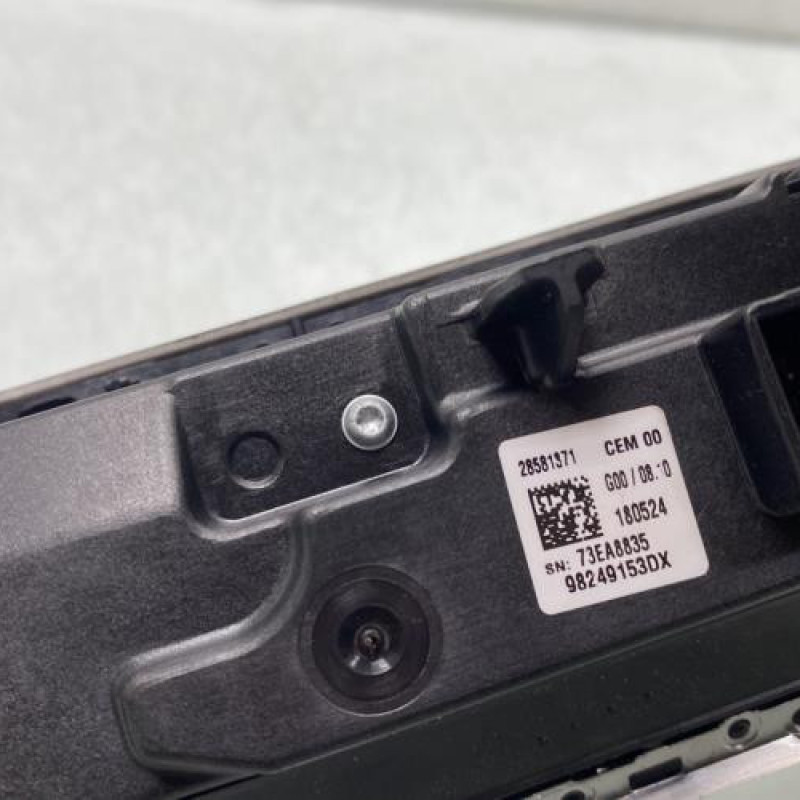 Bouton de warning PEUGEOT 5008 2 Photo n°4