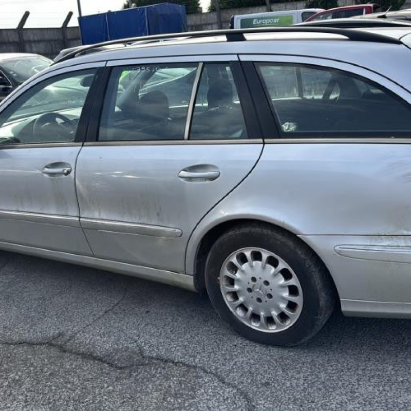 Capot MERCEDES CLASSE E 211 Photo n°17