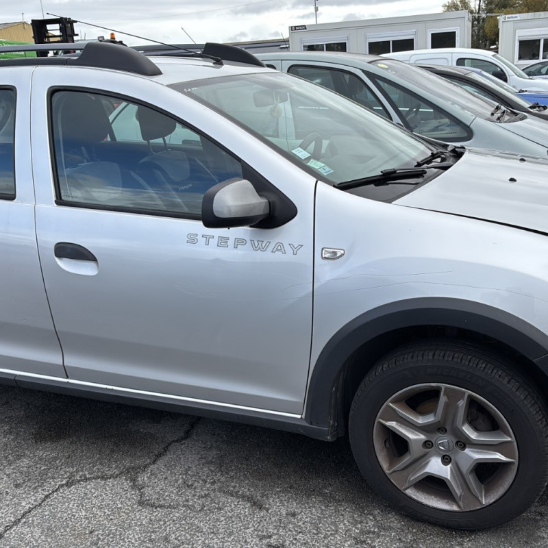 DACIA SANDERO 2 PHASE 2 STEPWAY 1.5 BLUE DCI - 8V TURBO Photo n°8