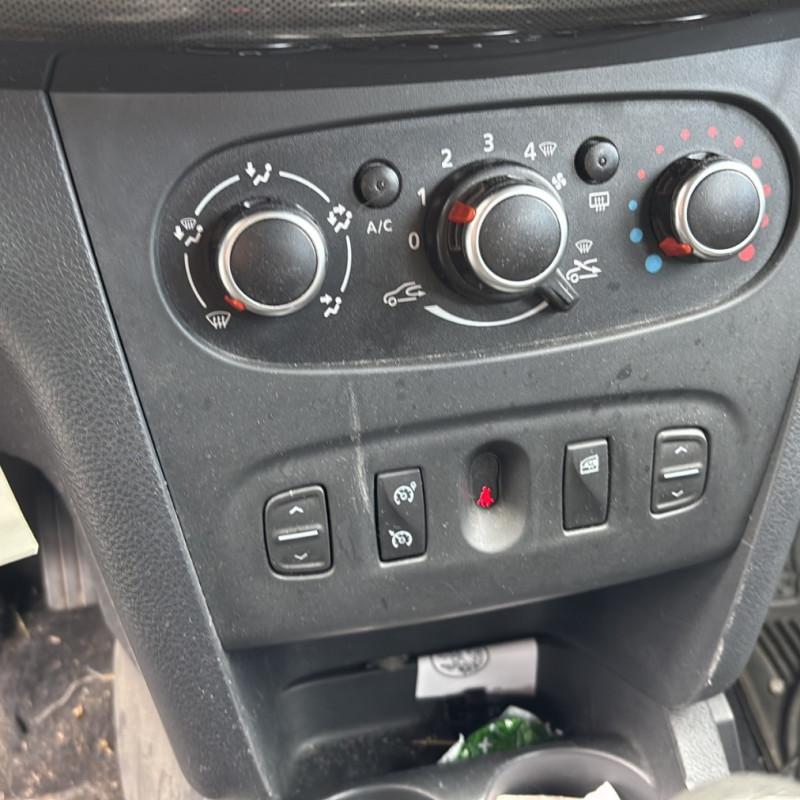 DACIA SANDERO 2 PHASE 2 STEPWAY 1.5 BLUE DCI - 8V TURBO Photo n°17