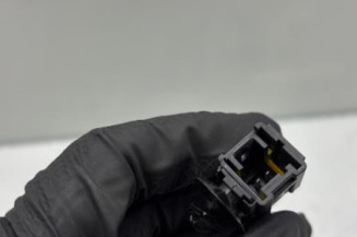 Attache ceinture arriere droit PEUGEOT 5008 1