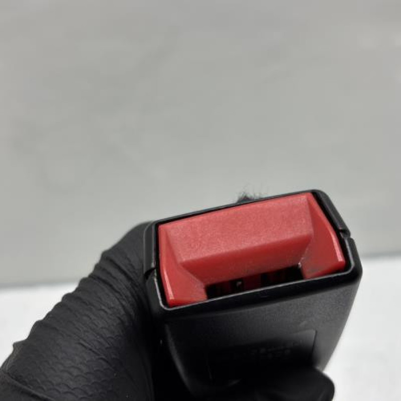 Attache ceinture arriere droit PEUGEOT 5008 1 Photo n°4