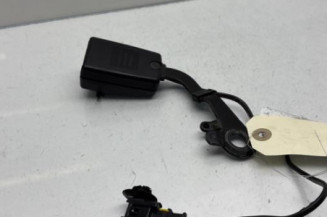 Attache ceinture arriere droit PEUGEOT 5008 1