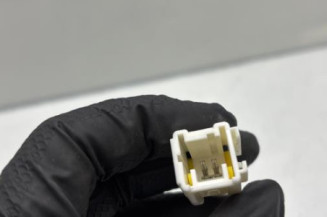 Attache ceinture avant gauche PEUGEOT 5008 1