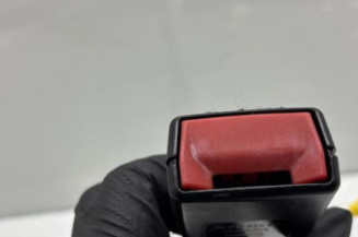 Attache ceinture avant gauche PEUGEOT 5008 1