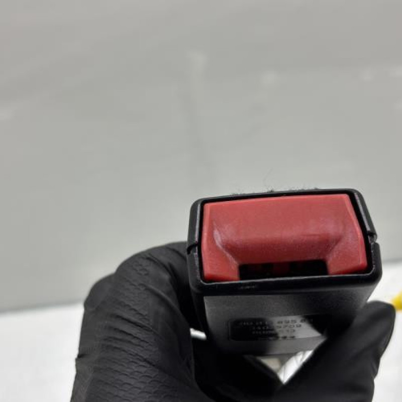 Attache ceinture avant gauche PEUGEOT 5008 1 Photo n°4