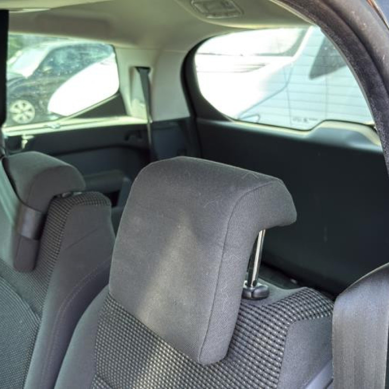 Attache ceinture avant gauche PEUGEOT 5008 1 Photo n°18