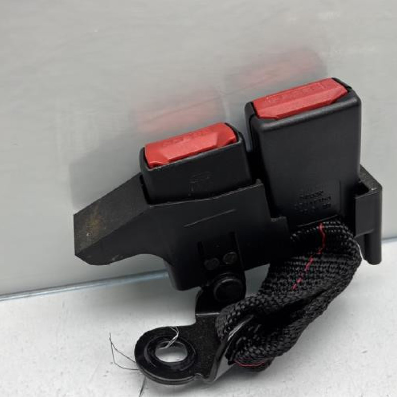 Attache ceinture arriere droit RENAULT CLIO 3 Photo n°1