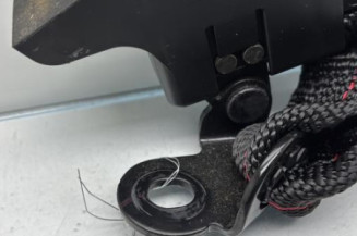 Attache ceinture arriere droit RENAULT CLIO 3