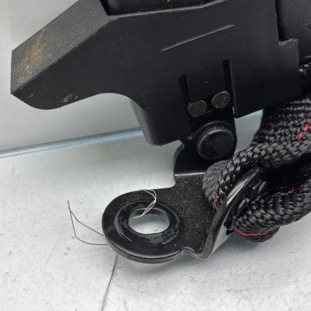 Attache ceinture arriere droit RENAULT CLIO 3