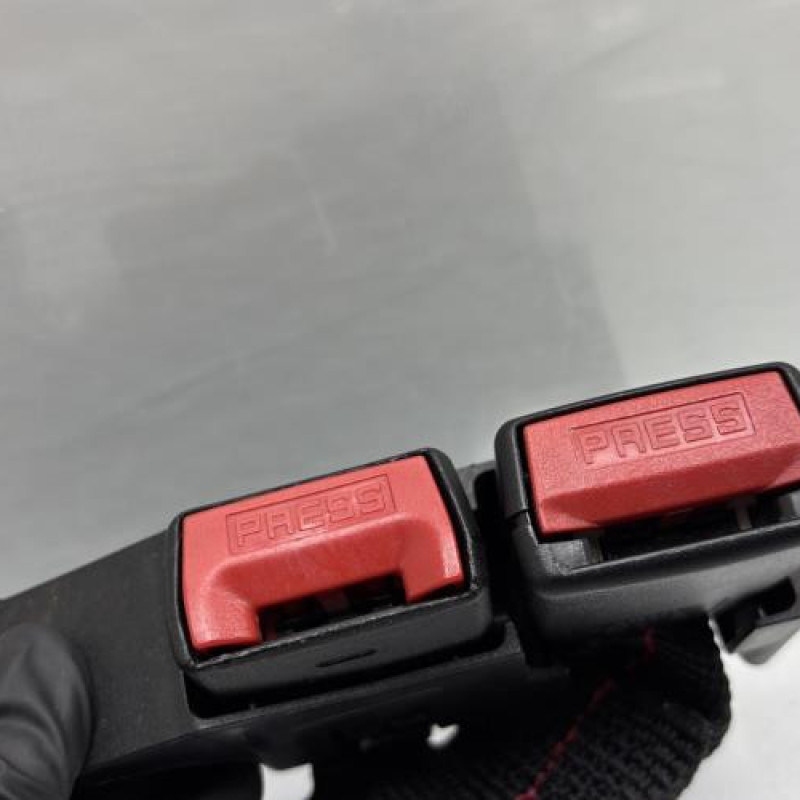 Attache ceinture arriere droit RENAULT CLIO 3 Photo n°3