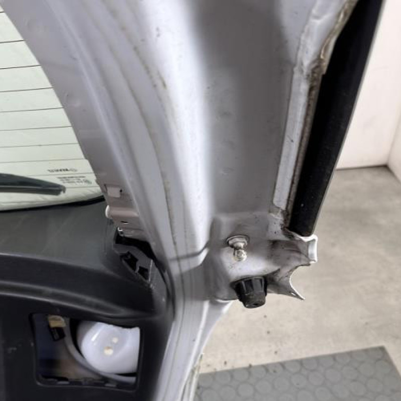 Malle/Hayon arriere RENAULT MEGANE 3 Photo n°8