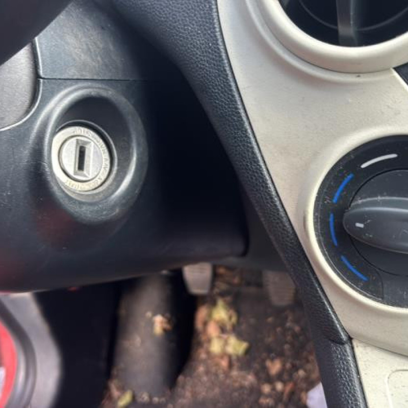 Reservoir essence FORD KA 2 Photo n°17