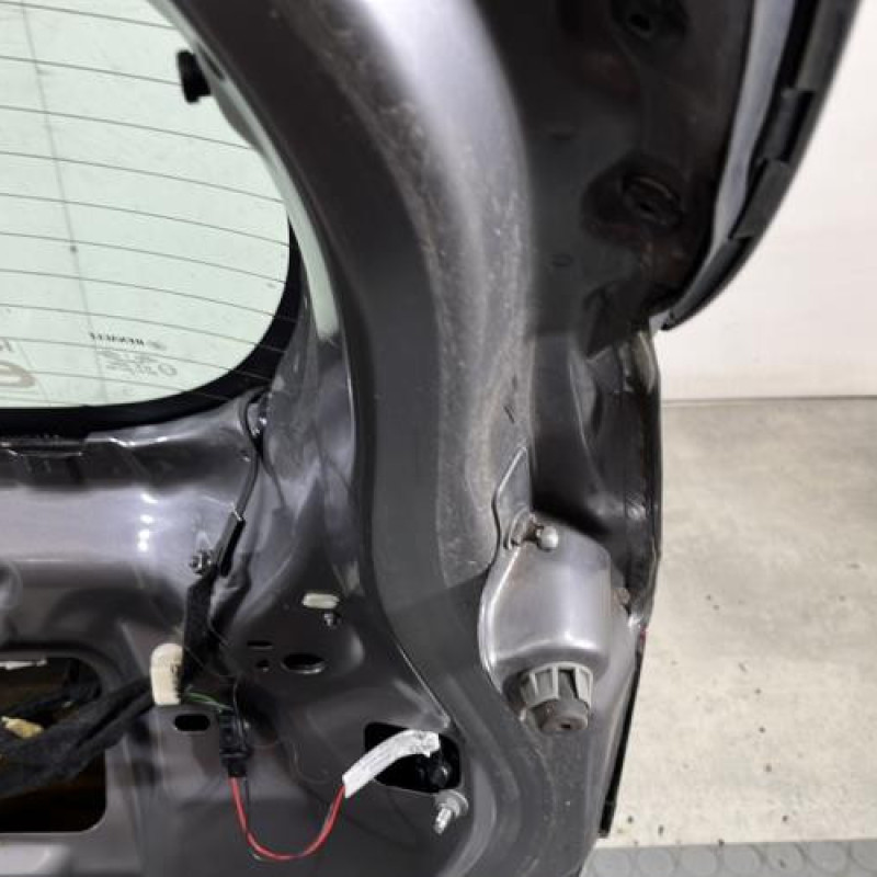 Malle/Hayon arriere RENAULT CLIO 4 Photo n°8