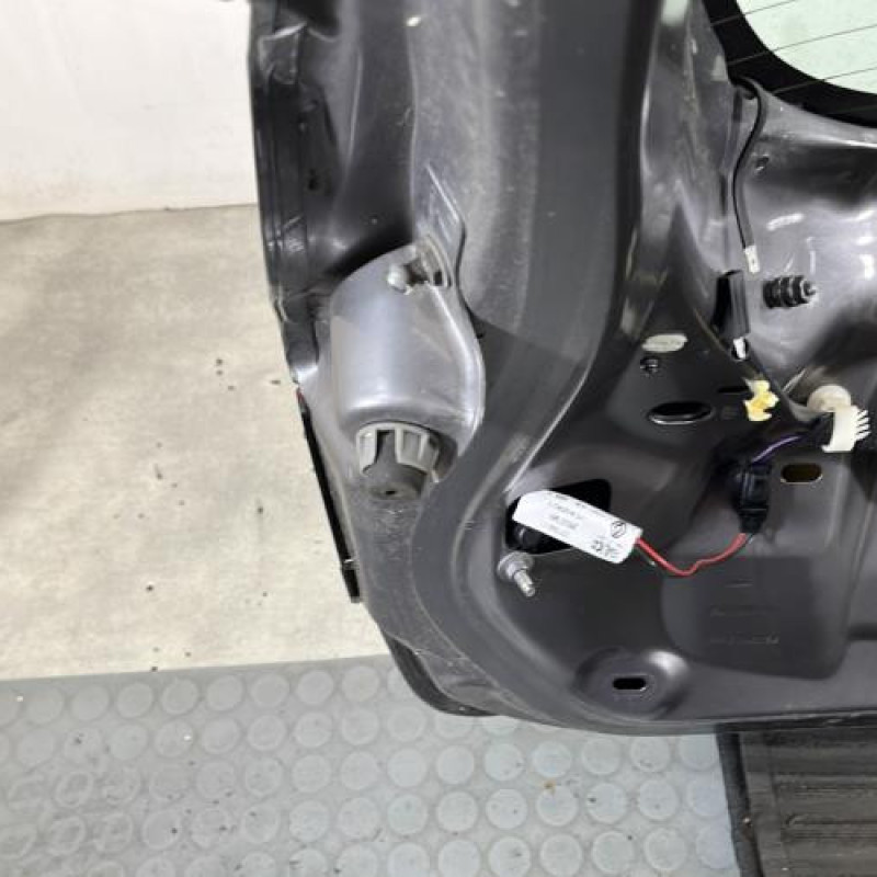 Malle/Hayon arriere RENAULT CLIO 4 Photo n°9