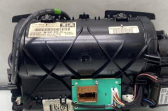 Ecran GPS PEUGEOT 5008 1