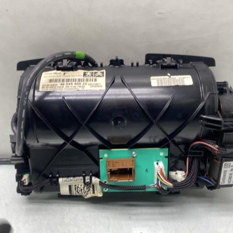 Ecran GPS PEUGEOT 5008 1 Photo n°3