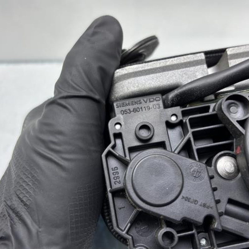 Pretensionneur de ceinture avant gauche MERCEDES CLASSE CLS 219 Photo n°4