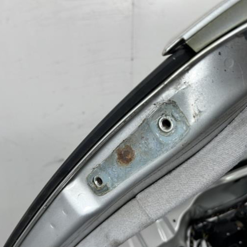 Malle/Hayon arriere MERCEDES CLASSE E 211 Photo n°6