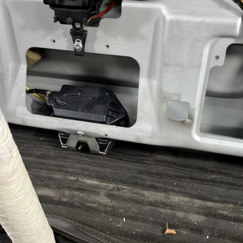 Malle/Hayon arriere MERCEDES CLASSE E 211 Photo n°8